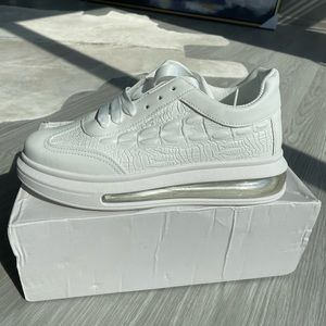 NEW Shoes. Just purchased! Unfortunately they are too small. Size 8. Never worn